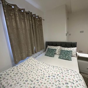 Smart Cosy/Small Double Room In Oakridge Road Bromley