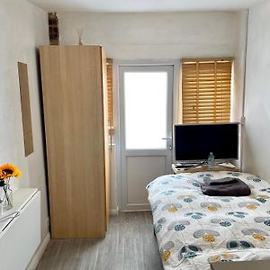 Rooms At Eej